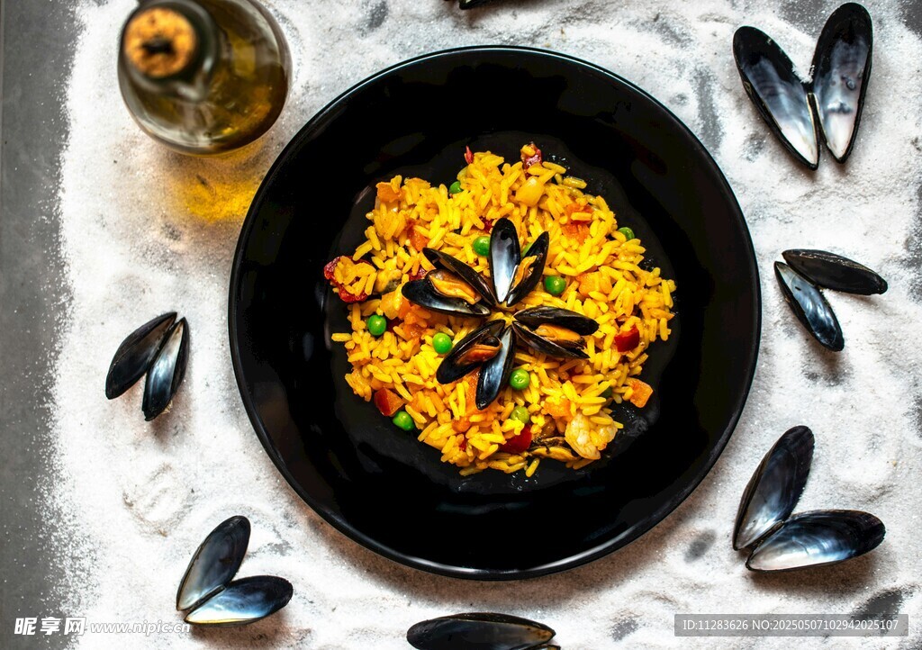 美味海鲜炒饭摆盘精致