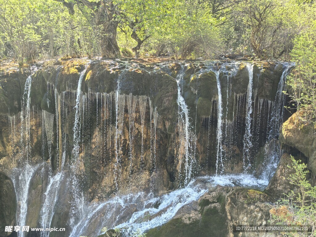 九寨沟 山间瀑布美景