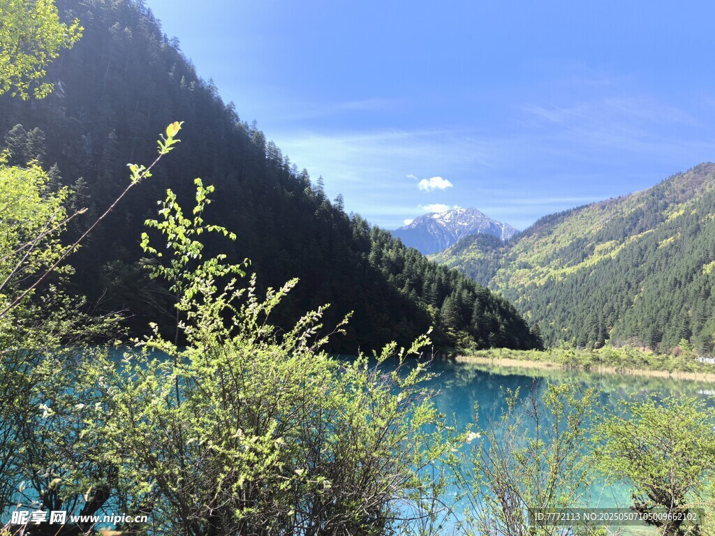 九寨沟 美丽山间蓝湖自然景致
