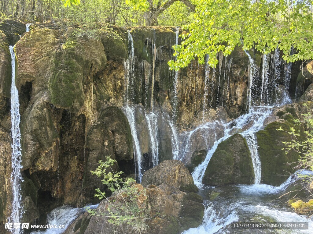九寨沟 山间瀑布美景