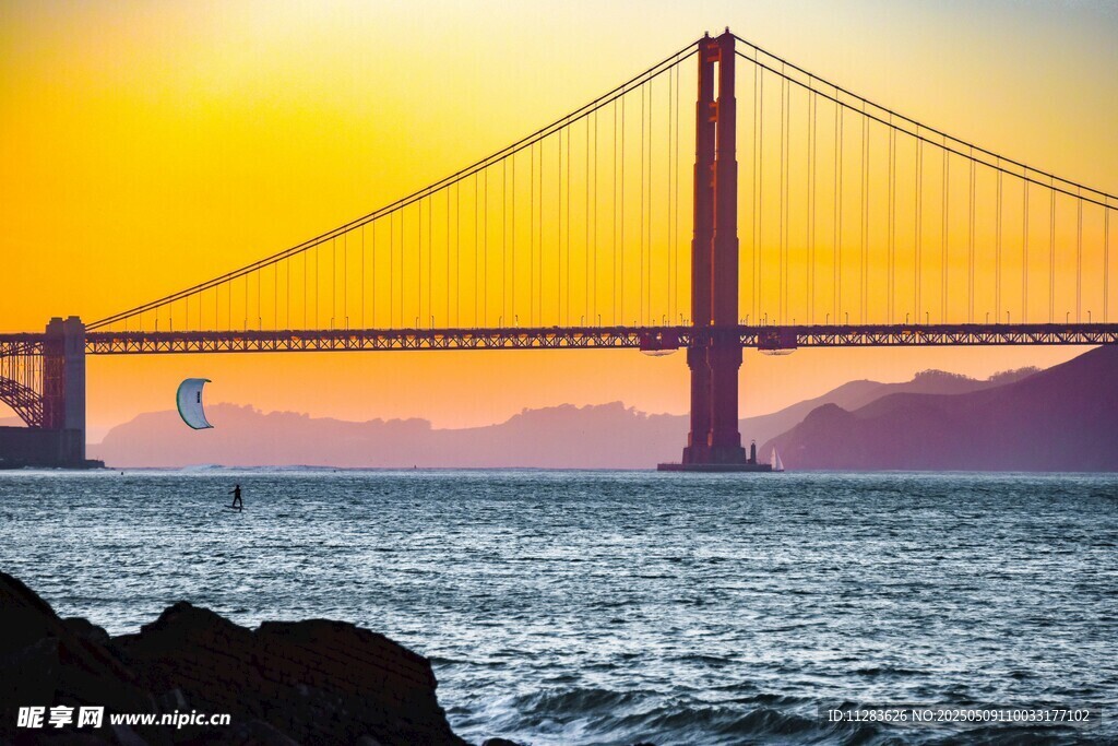 夕阳下的金门大桥美景