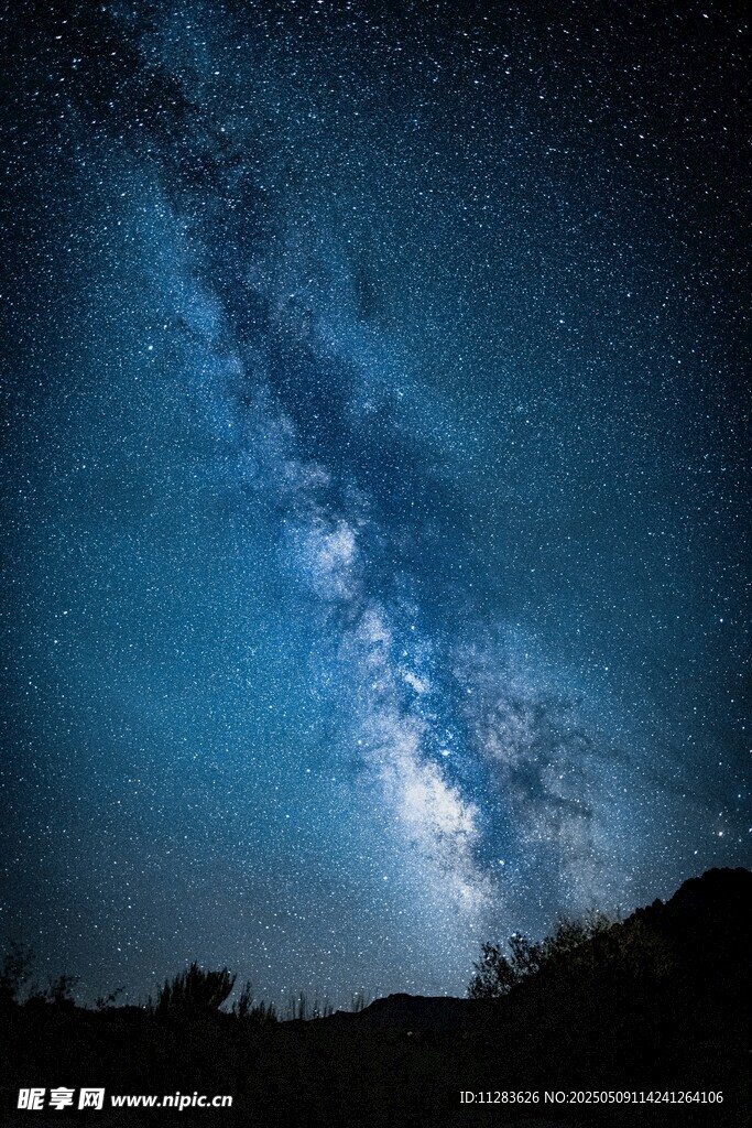 璀璨星空下的壮丽银河
