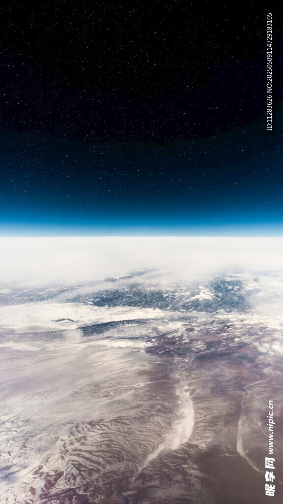 高空俯瞰壮丽云海景观