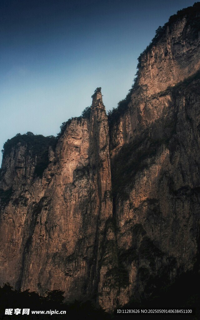 壮丽山峰景观