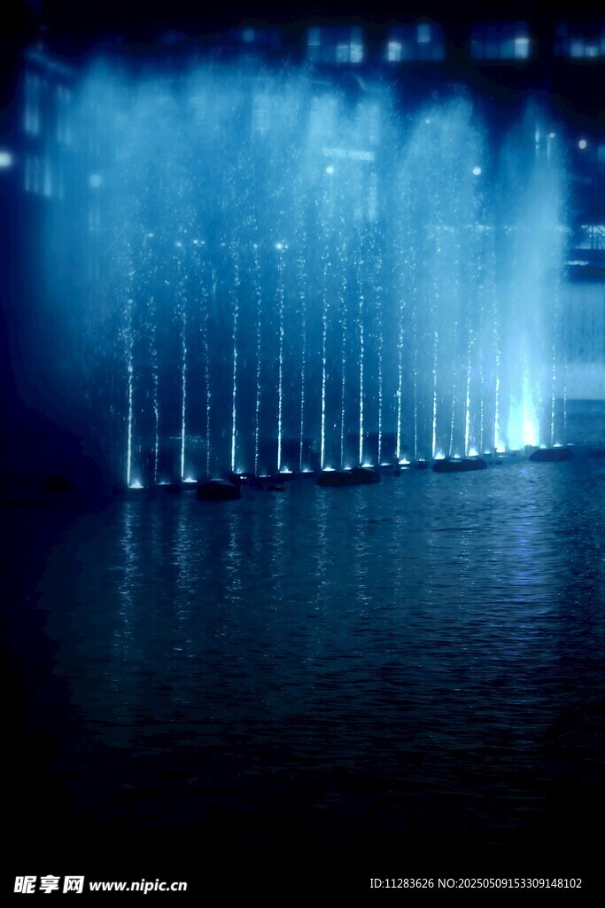 梦幻蓝色喷泉夜景