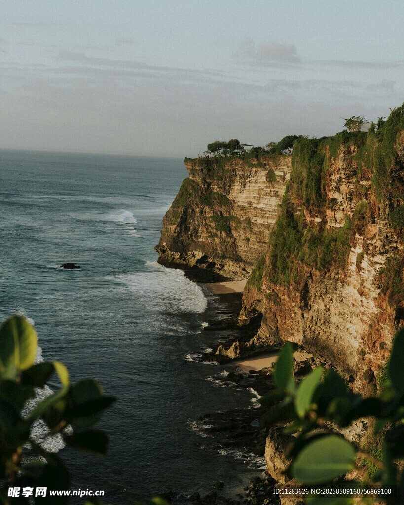 海边悬崖美景