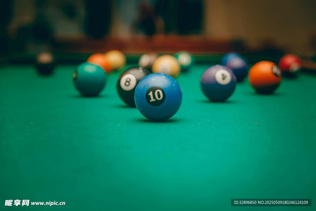 台球桌上多彩的台球世界