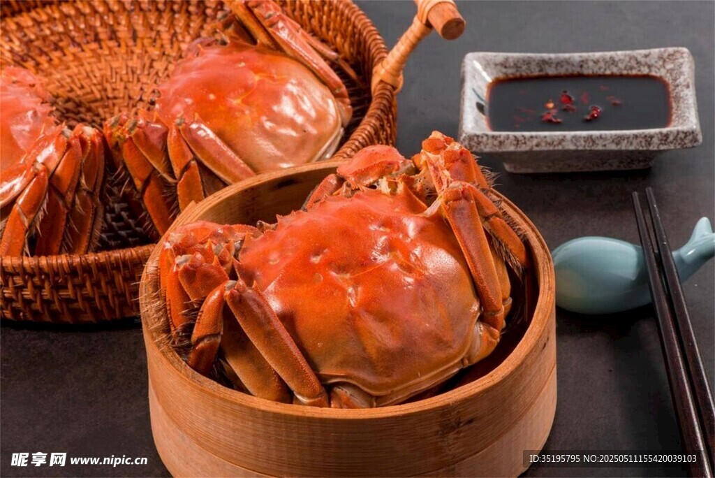 竹笼里的美味大闸蟹