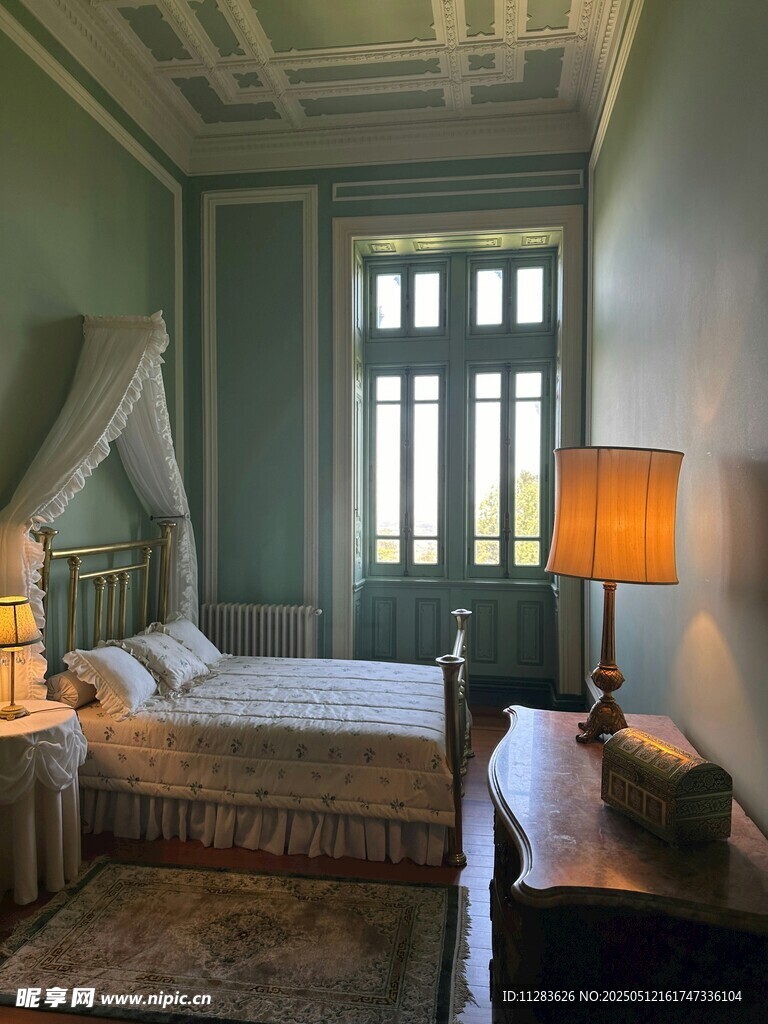 复古风格卧室温馨场景