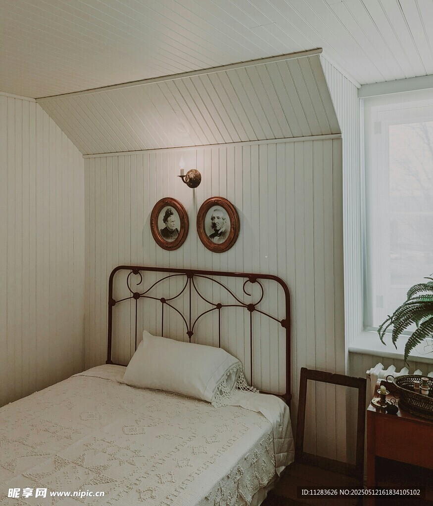 简约卧室一角的温馨景致