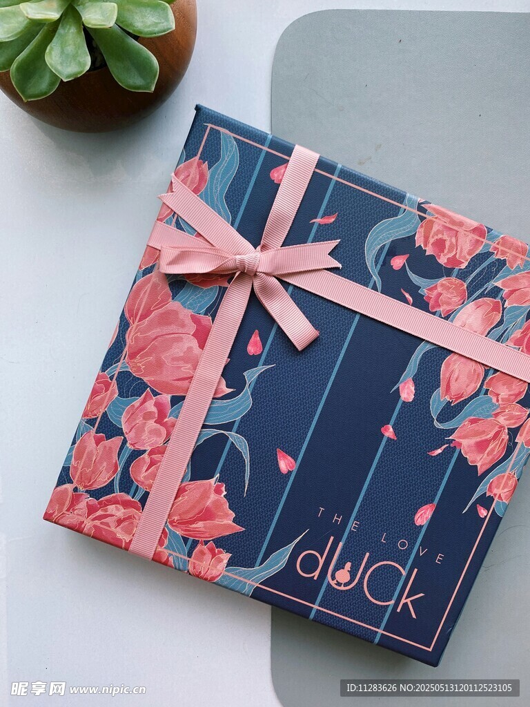花卉图案礼品盒精美包装