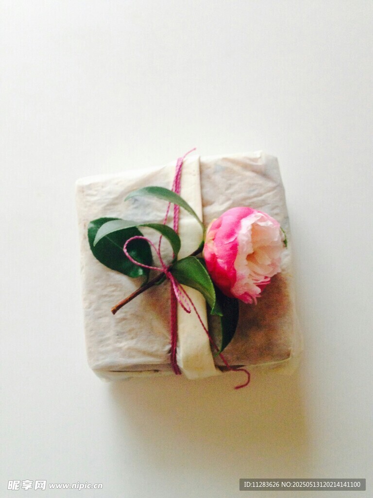 精美礼品包装带花朵装饰