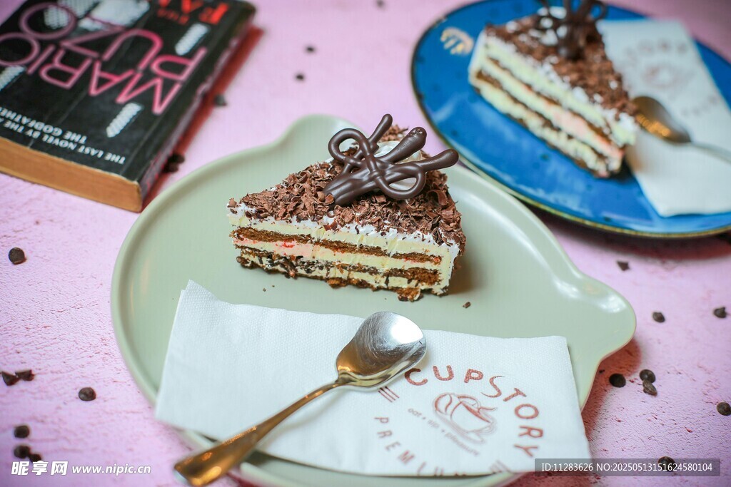 美味巧克力蛋糕诱人呈现