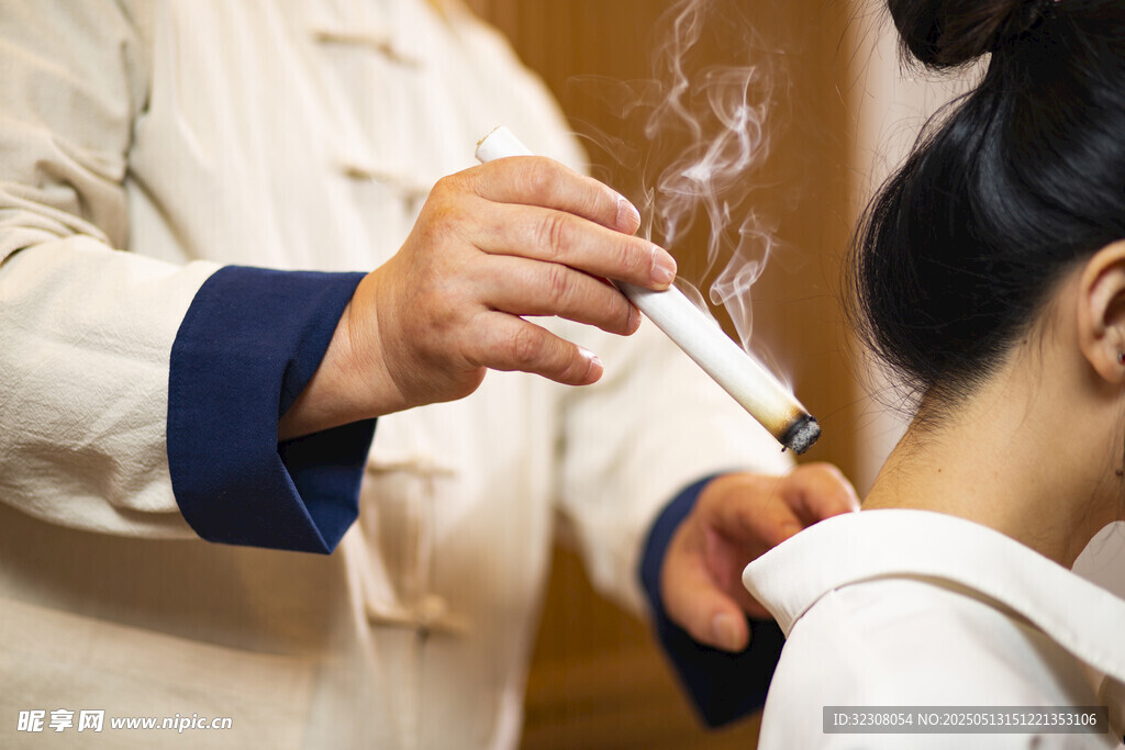 中医艾灸理疗场景展示