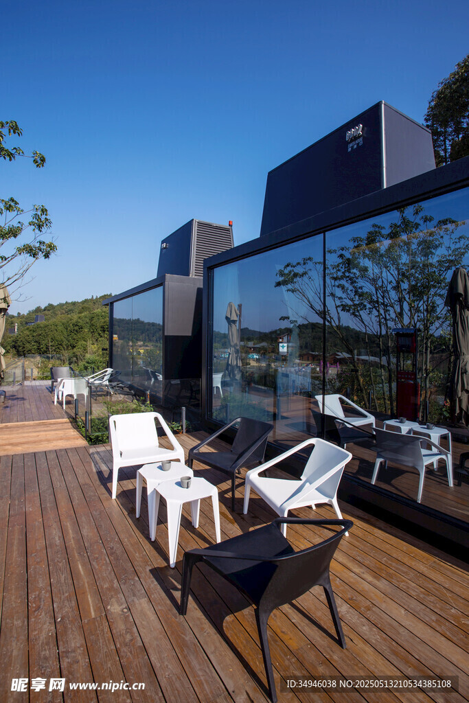 露台休闲区户外桌椅景观