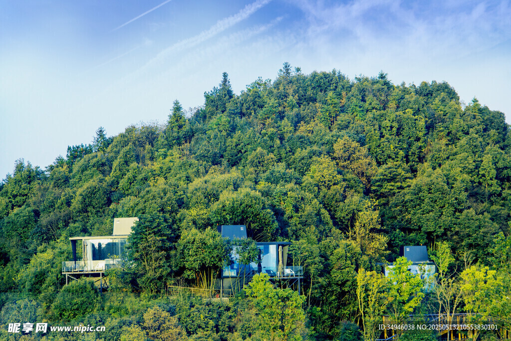 山林间的静谧小屋