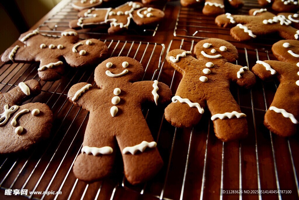 美味姜饼人饼干整齐排列