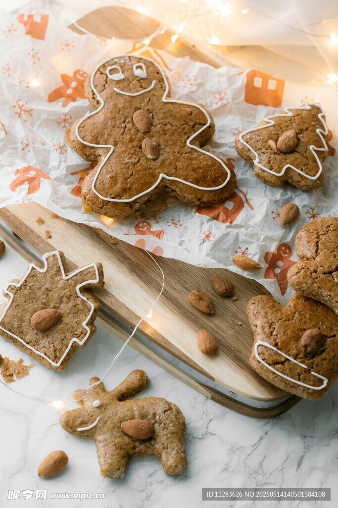 美味姜饼人饼干待品尝