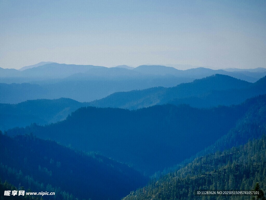 壮丽山峦景色