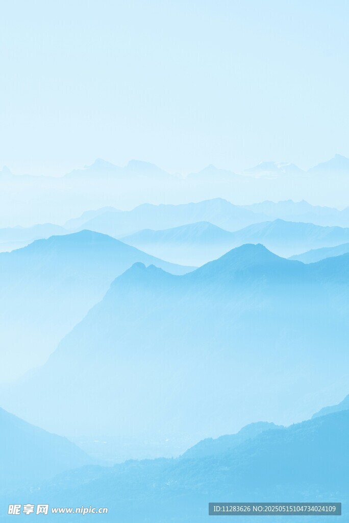 梦幻蓝调远山风景