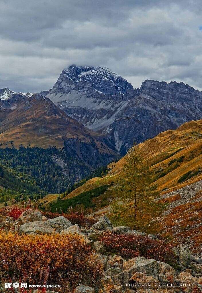 秋日山间美景
