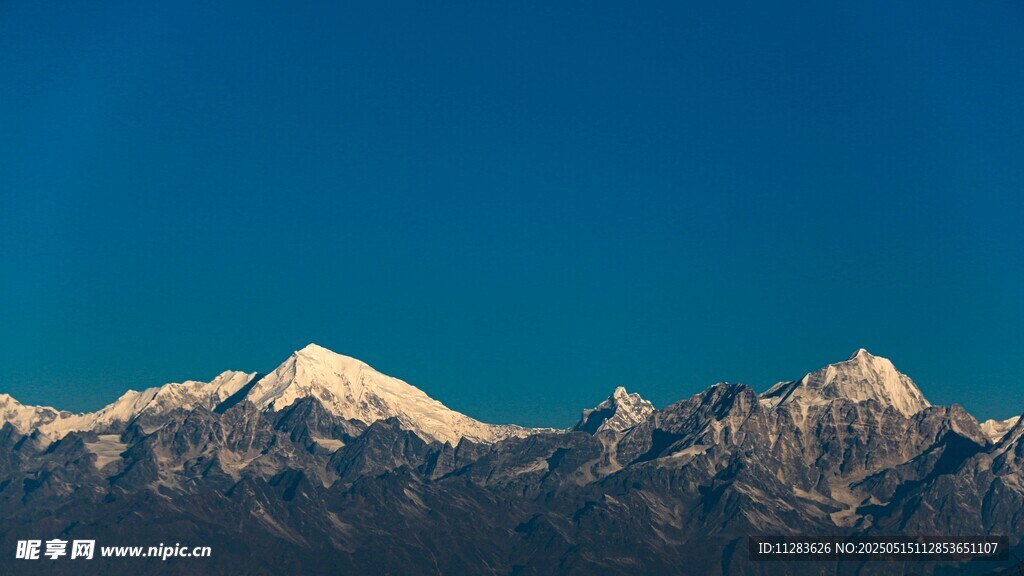 壮丽雪山美景