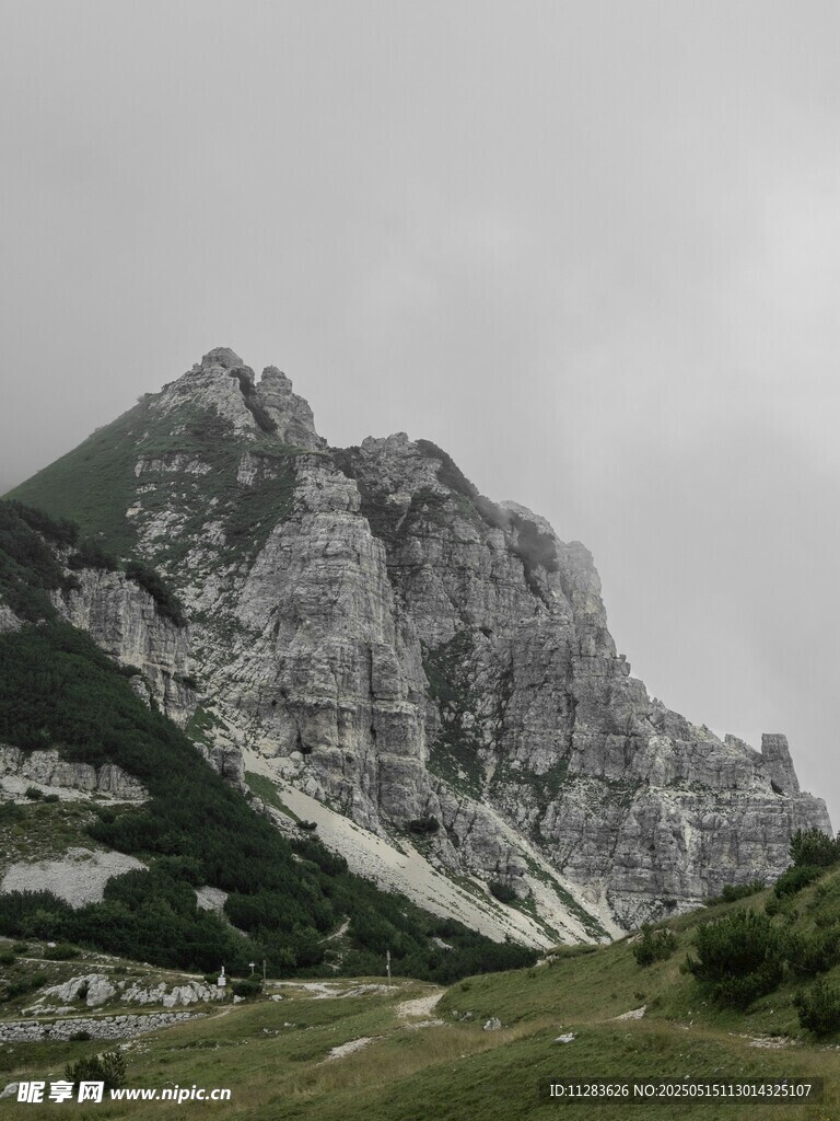 巍峨壮丽的高山景观