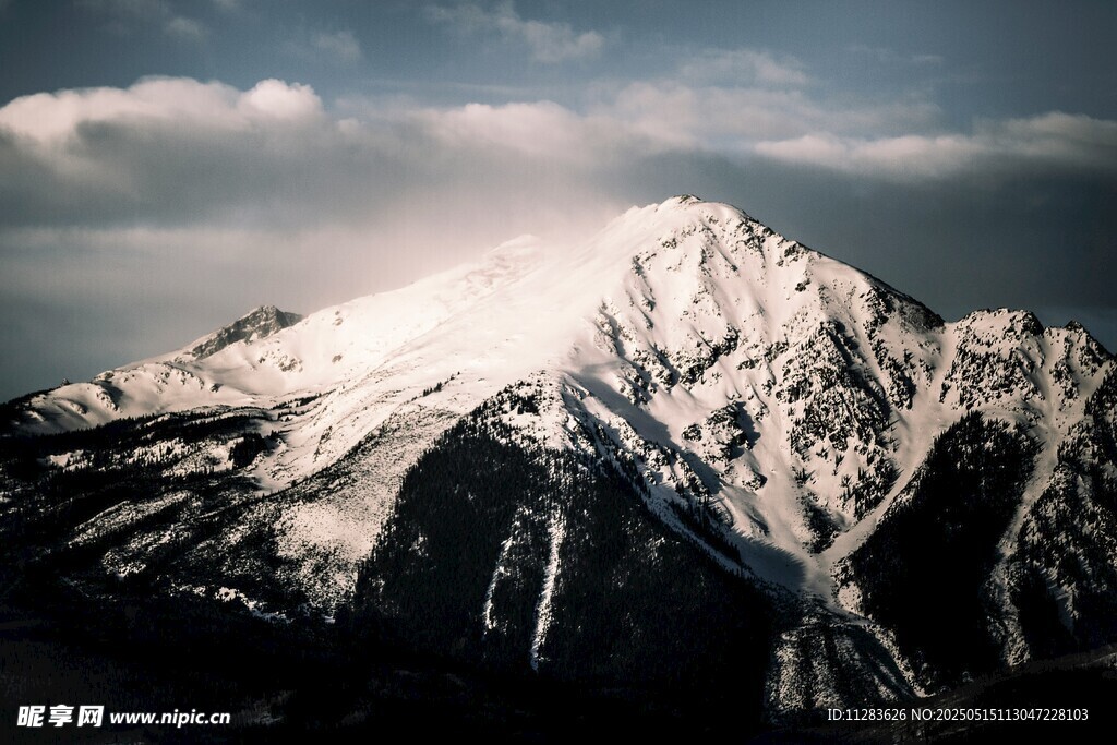 壮丽雪山美景