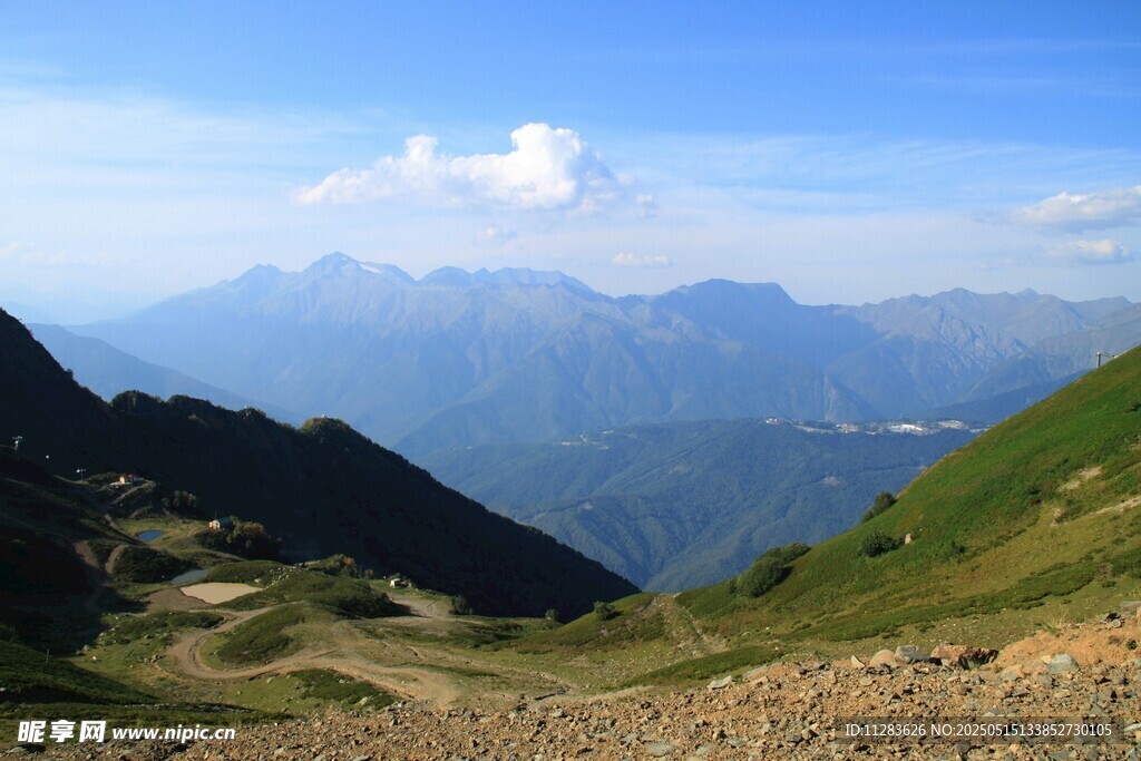 壮丽山景展现自然之美