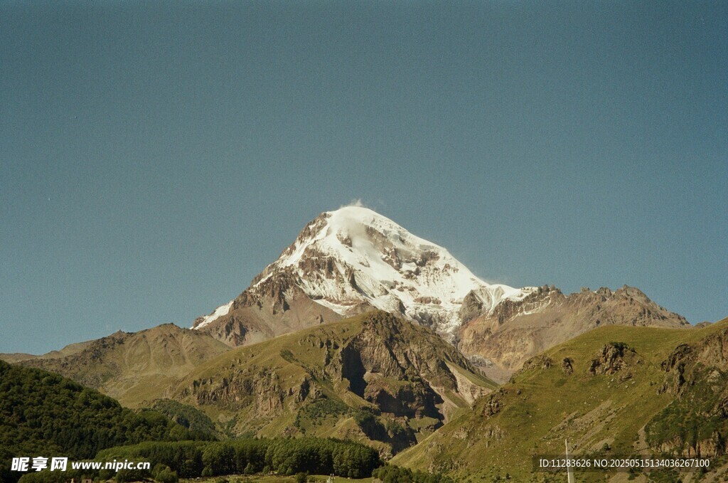巍峨雪山壮丽风光