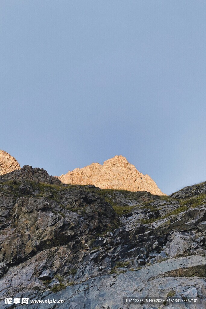 夕阳下的山景