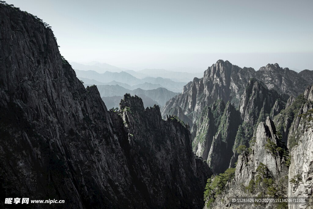 壮丽巍峨的高山景观