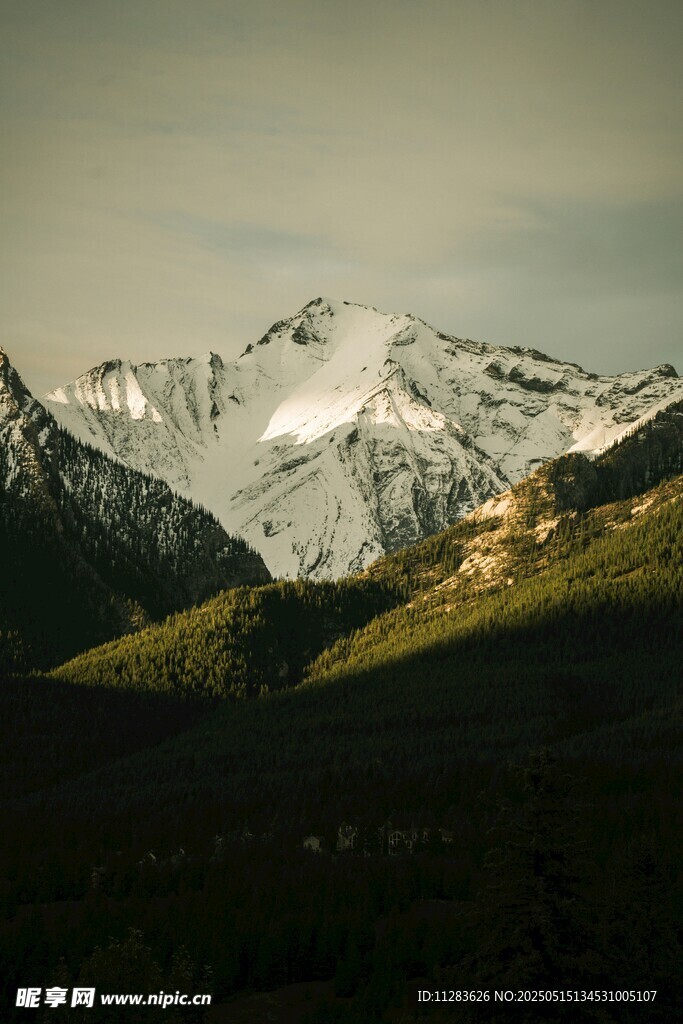 壮丽雪山风景