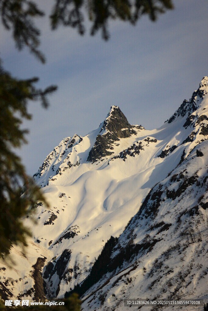 雪山景致