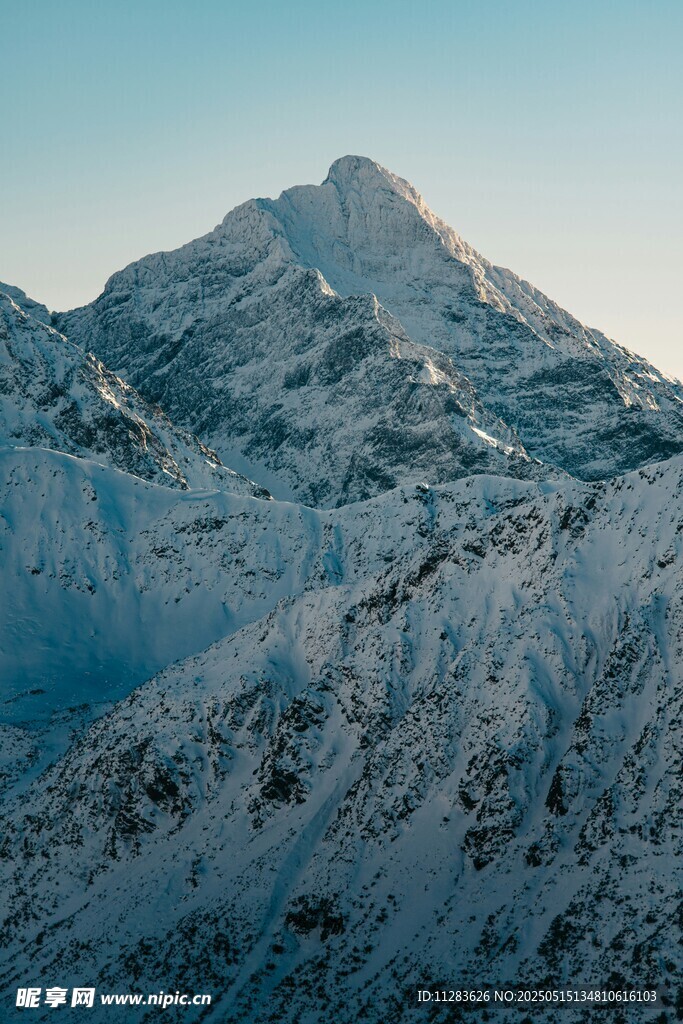 壮丽雪山景观