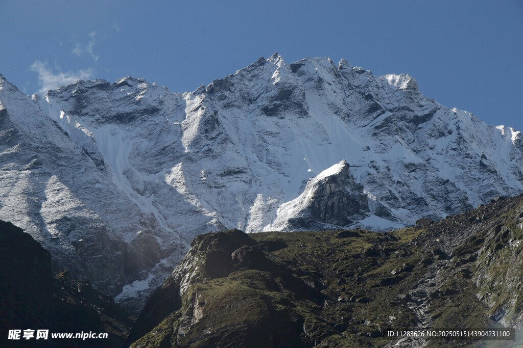 巍峨雪山壮丽景致