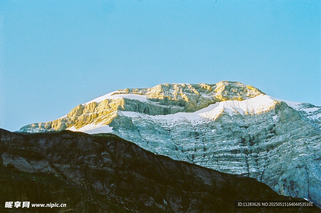 雪山壮丽风光