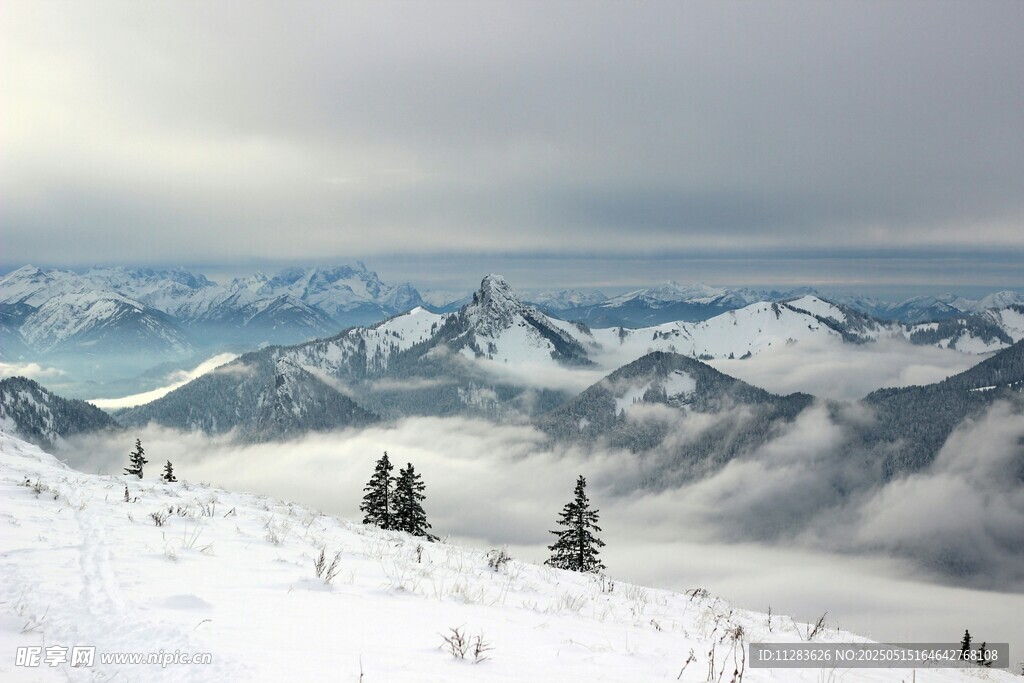 雪山壮丽景观