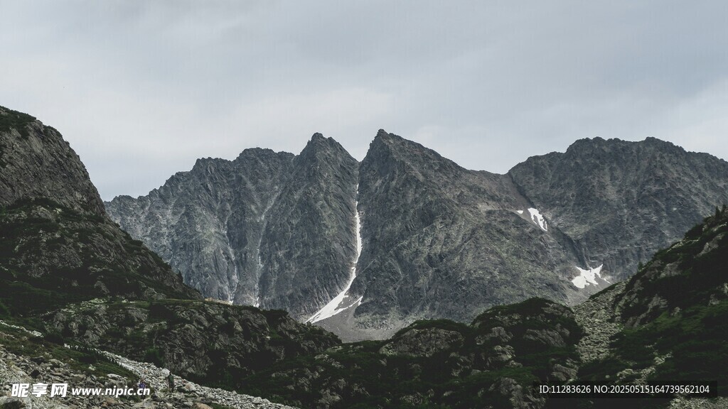 壮丽巍峨的高山景观