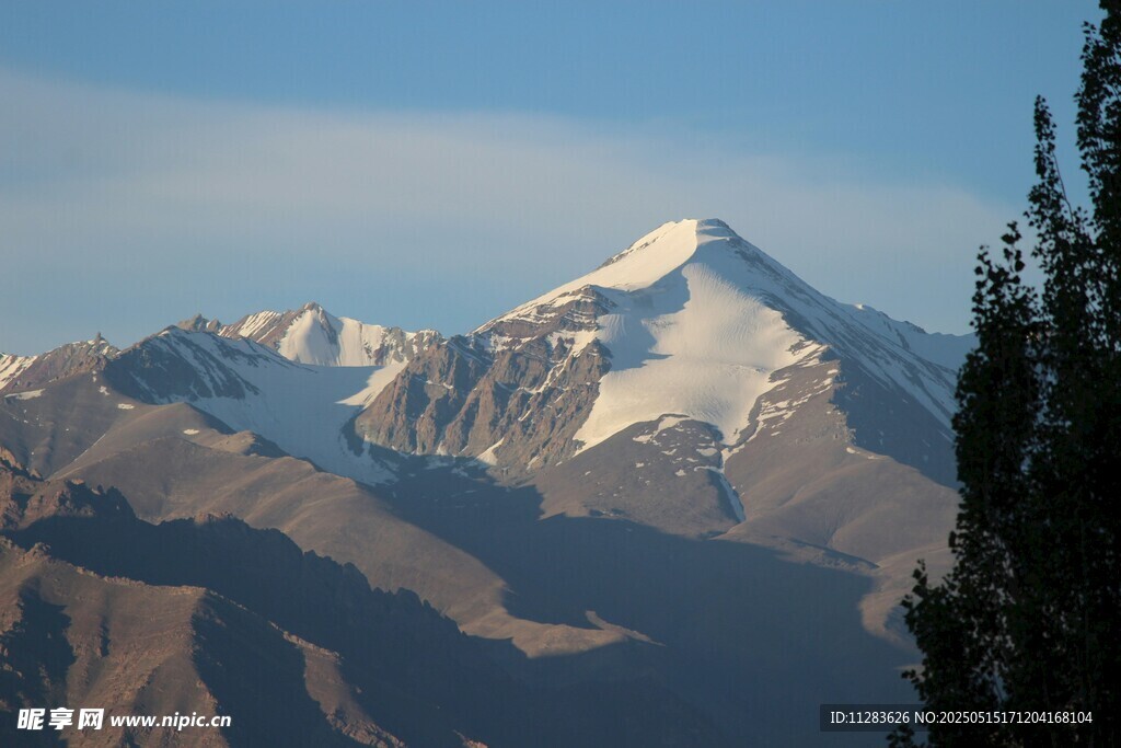 壮丽雪山美景