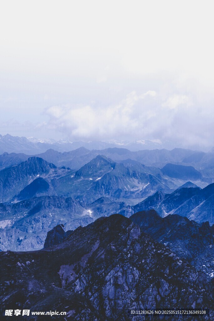 壮丽山峦云海景观