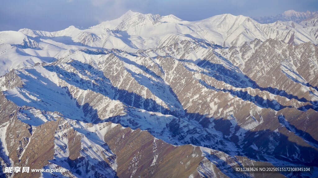 壮丽雪山景观