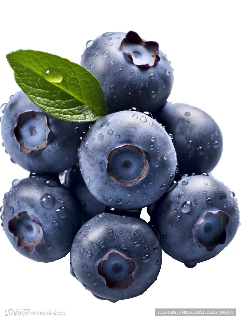 新鲜蓝莓堆叠带绿叶