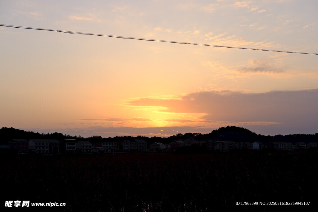日落时分的美丽天际线