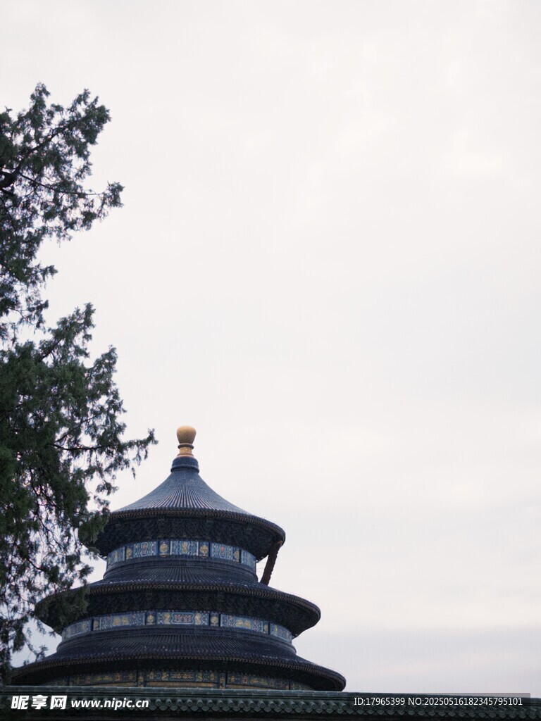 古典宝塔建筑一角