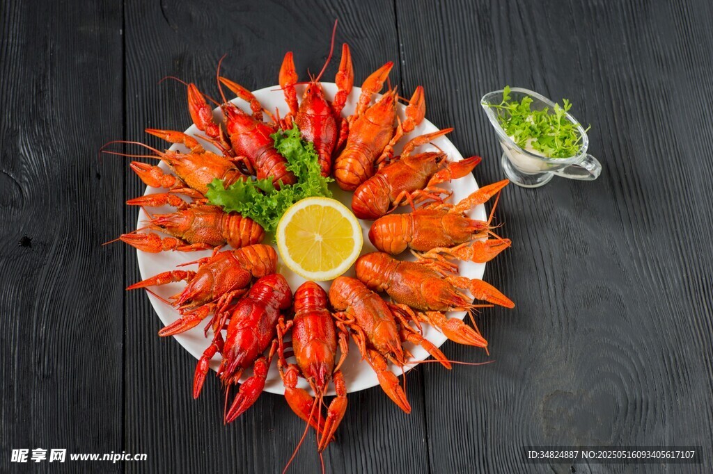 美味小龙虾摆盘诱人