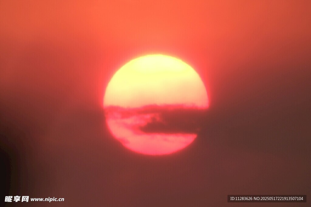 夕阳西下映天际