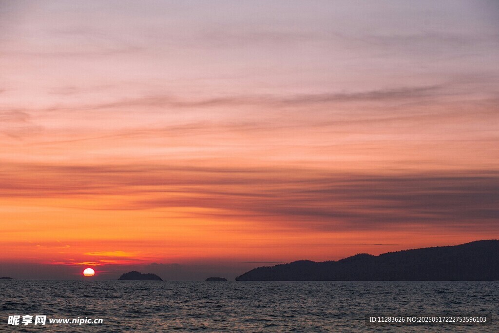 海上绝美日落景观