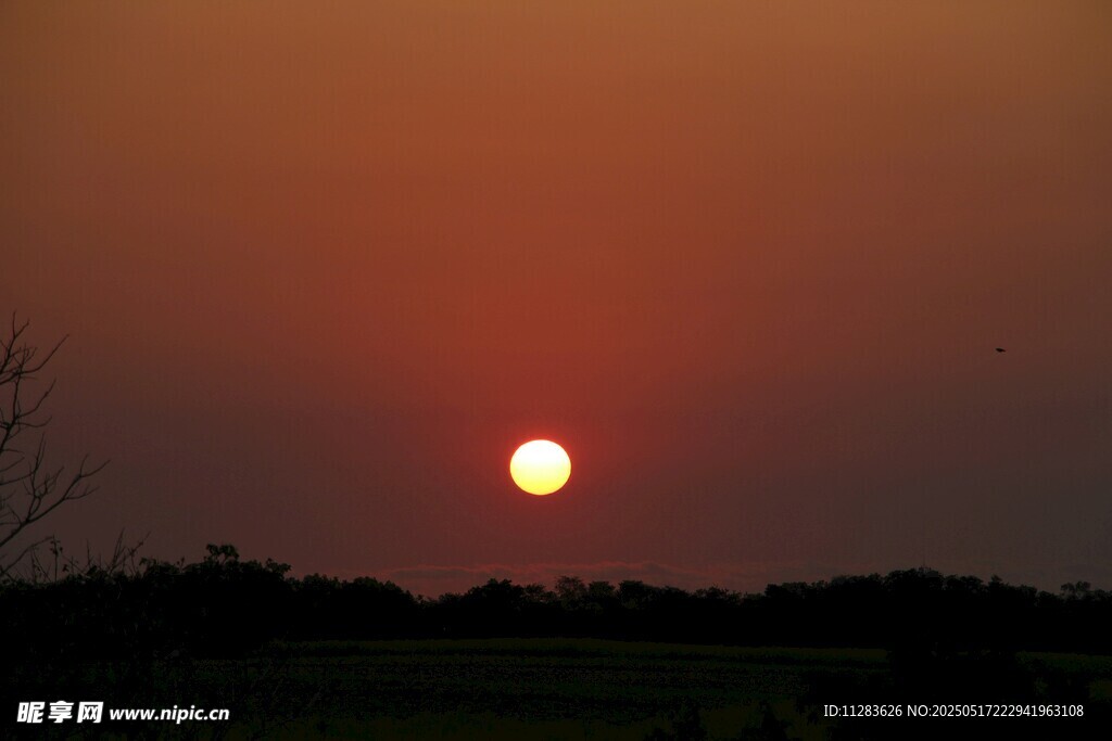 夕阳西下的美丽天际