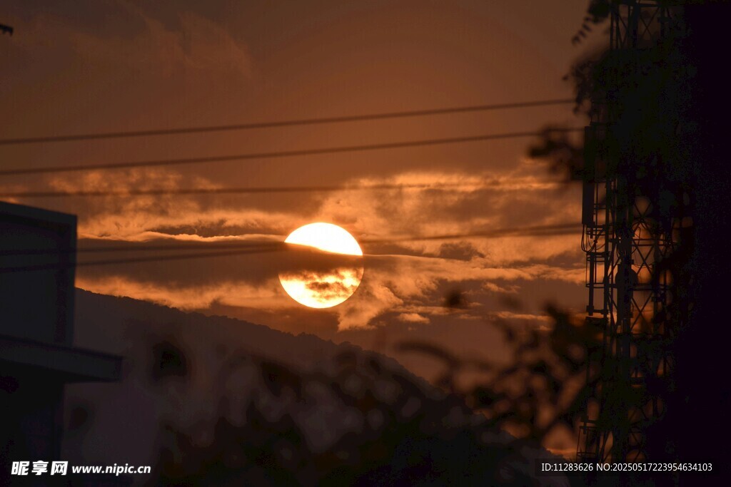 夕阳西下城市天际美景
